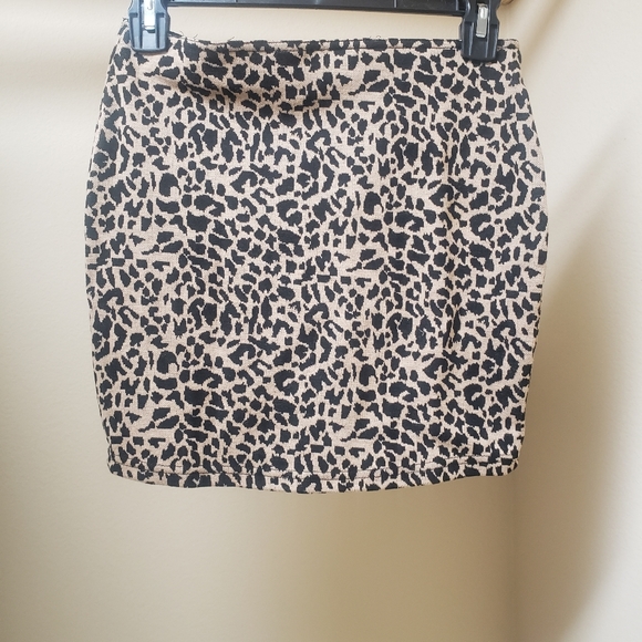 Skirt- Sans Souci - Picture 2 of 2